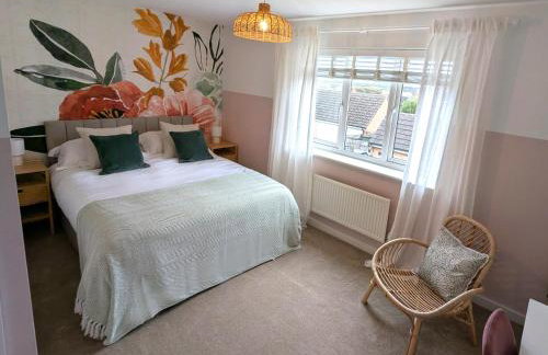 CHERRYTREES 5 Bed House, Sleeps 10, 3 Bathrooms, Parking, Ideal for Groups and Work Stays - Foto 4