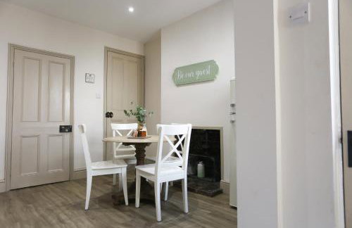 Cosy Dog Friendly Cottage with Woodburner & Garden - Photo 11