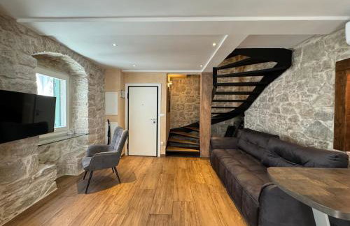 Luxury Apt Petra in 400 year old stone house 4+2 - Photo 23