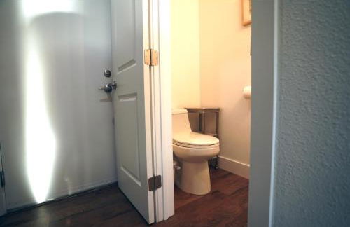 Stunning Waterfront 3BR Retreat - Perfect Getaway - Foto 43