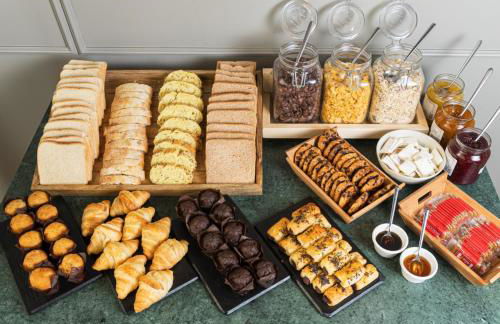 SmartRental Collection Gran Via Centric - Photo 158