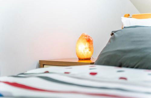 Exquisite 2-Bedroom Penthouse-Sleeps 7-Free Parking with Workspace & High-Speed WiFi - Foto 9