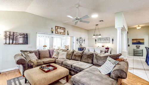 1 Mi to Lake Sumter! Family Retreat with Large Patio - Foto 4