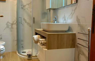 House 105 Suite Apartment - Photo 12