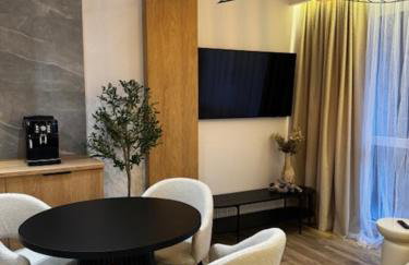 Family & Business Apartments PREMIUM No1 - 1 Bedroom with Private Jacuzzi, Balcony, Parking - Photo 9