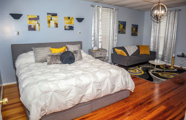 Downtown Cozy 2 BR Apt - 4min drive MardiGras Park - Photo 20