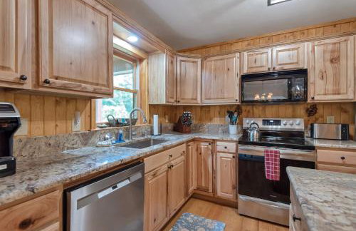 30 Mins to Boone, Fire Pit, Hot Tub, 3 porches, Dogs OK - Photo 11