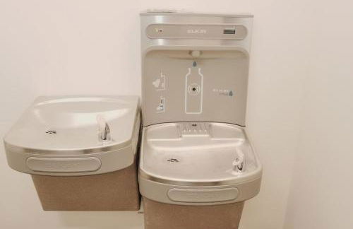 River North Private Balcony With In and Out Parking - Foto 44