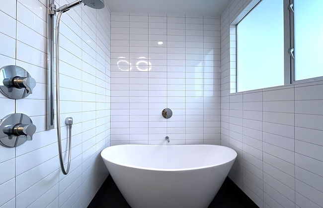 Massive Compound 20 Beds Rainey St 6 min Walk - Photo 48