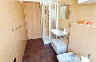 ZERO DISTANCE - Bernina Train Station - Foto 10