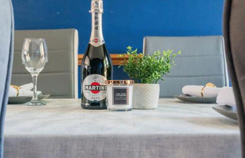 Detached House in Ashford with Free Parking and Hot Tub - Sleeps 10 - Foto 27