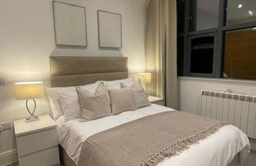 Apartment 30 mins from central London - Photo 1