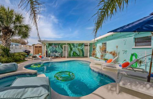 Walk to Beach, Heated Pool, Dog-Friendly, Firepit - Foto 6