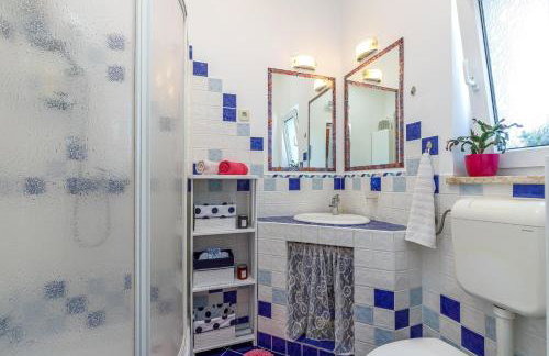 Cozy Home with Private Garden - Happy Rentals - Foto 36