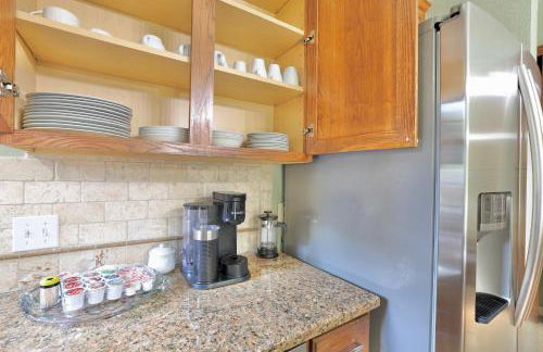 Gorgeous 4 bedroom 2,5 bath Home with Heated Pool, Spa & Game Room close to DFW Airport - Photo 18