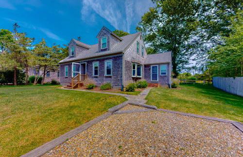 1 Mi to Dtwn Nantucket! Family Getaway with Deck - Photo 1