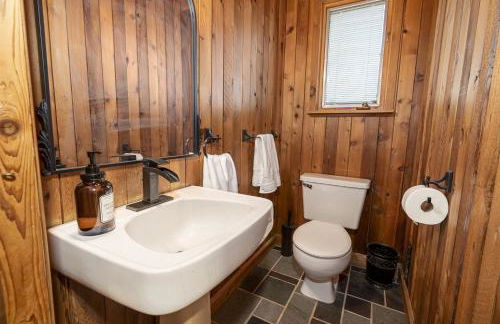 Luxury Lake House w Dock & Game Room - Photo 52