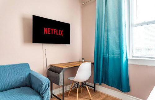 City Outside Serenity Inside: 2B1B NYC - 40 Min - Photo 16