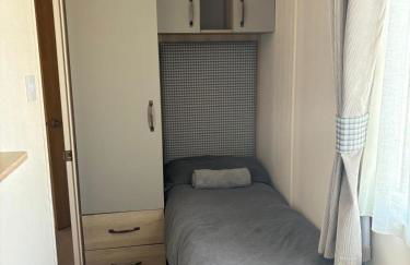 Lakeside Holiday Home with Hot Tub - Foto 13