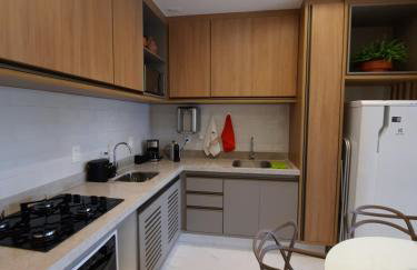 Guarajuba Summer Flat Melhor localização de Guarajuba e melhores Flats Beira Mar de Guarajuba Dispomos de 4 flats decorados no mesmo condomínio Aqui você não precisa de carro para nada Faça tudo à pé - Foto 21