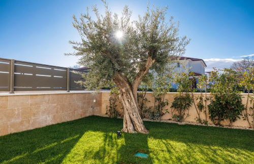 New 2026 Casa MARE Malinska with private heated pool - Foto 13