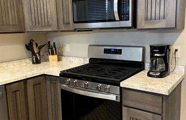 Modern Condominium with Pet-Friendly Drift Boat Parking near Madison River in Ennis, Montana - Foto 9