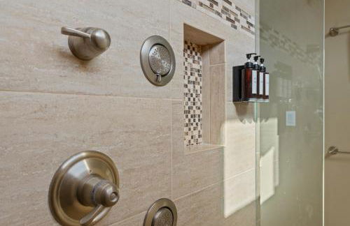 Luxury Resort Family Home Professionally Furnished Ultra Comfortable beds Epic Mario Game Room Themed Bedrooms Heated Pool and Spa Outdoor Grill Golf Course View - Foto 34