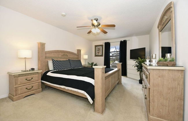 Beautiful 5 Bed Pool Game Room 5 Bedroom Home by RedAwning - Foto 2