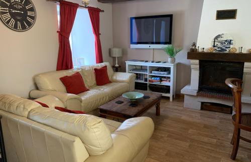 Brittany Countryside Retreat 3 Bedrooms Sleeps 6 Pet Friendly Heated Swimming Pool Free Wifi - Foto 20