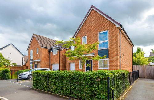 Relax in Style at Wedgwood House 3 BR Home with Garden & Parking - Foto 40