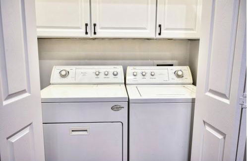 NEW Oak Lodge at Little Ranches 5 min to Square - Foto 26