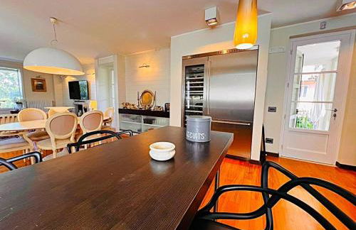 Exclusive Villa with Private Swimming Pool - Photo 26