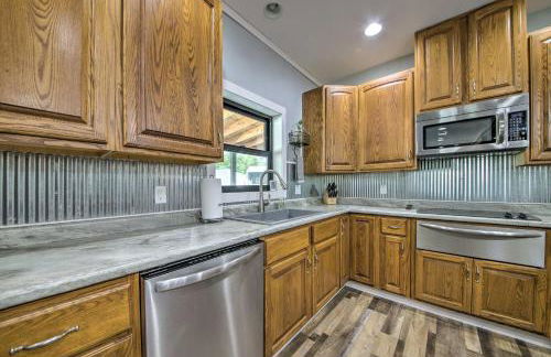 Peaceful Guest Home with Patio on 152-Acre Farm - Foto 9