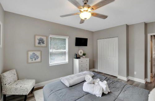 Cozy Bungalow Central Location Near Downtown - Foto 18