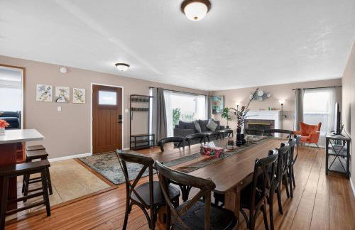 Relaxing 4 bedroom - Full Kitchen & Dining - BART - Photo 8