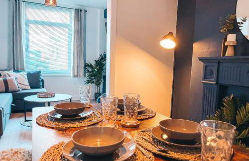 Hamilton House by Solace Stays - Photo 8