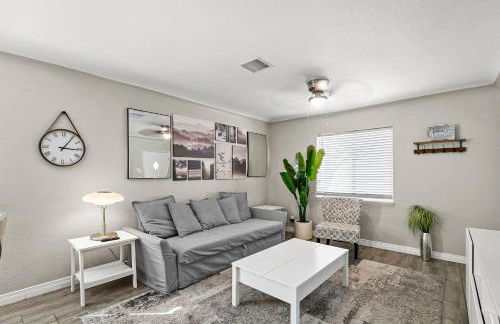 Renovated Stay, Parking, Near DT & Airport - Foto 6