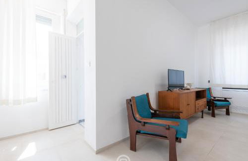 Sandy Retreat, Beachside Apartment with Terrace - Foto 10