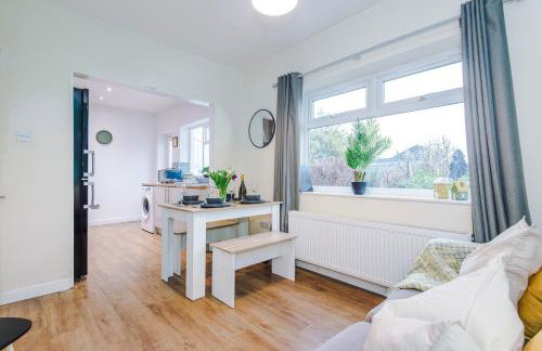 3BR Home Sleeps 6 Perfect for Short and Long Term Stays - Foto 61