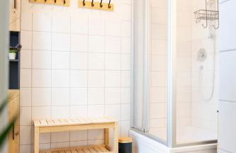 Charaktervolle 122qm Altbau-Ferienwohnung mit Stuck, viel Platz für Familien & Gruppen bis zu 8 Personen, Parkplatz inklusive - Photo 12