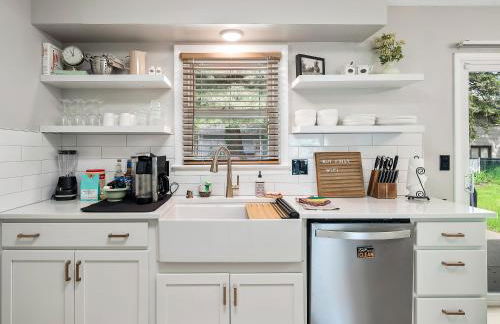 Beautiful Ranch with Outdoor Patio and Room for 6 - Photo 26