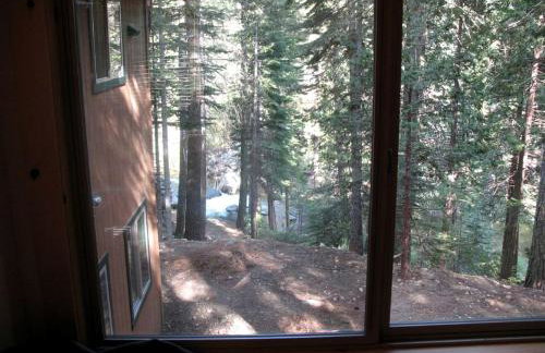 Exceptional Riverside Cabin Rental in the Trees near Pinecrest Lake, California - Foto 6