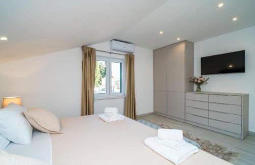 Villa Petmat - with private pool and 6 bedrooms - Photo 52