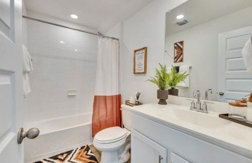 Stylish 4BR Family Home with Game Room and Backyard - Foto 10