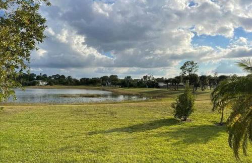 The Yellow Home amazing lake view - Foto 34