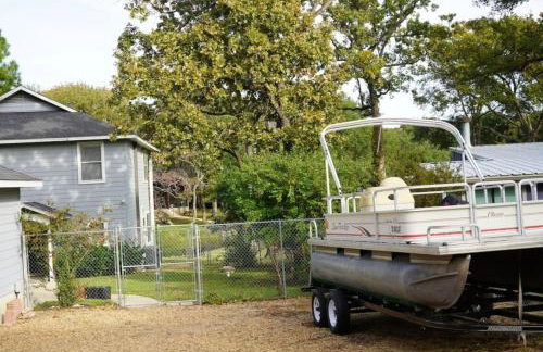 Massive lakefront home with HOT TUB - Foto 64
