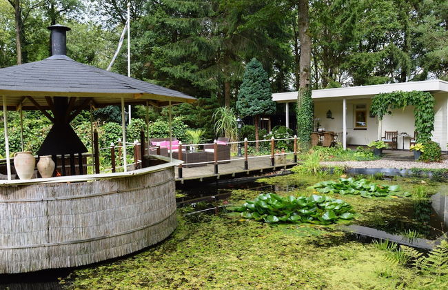 Detached Bungalow With Outdoor Fireplace - Foto 30