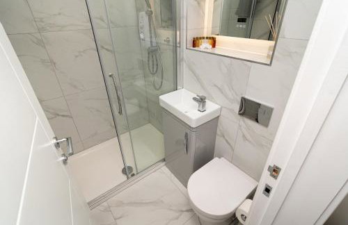 THE PALMS Lux living Condo B'mouth Town Centre & Beach - Photo 6
