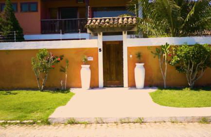 Belíssima Casa com extensa área externa - piscina, sauna, churrasqueira e campo de futebol - com 5 suítes e a 500 metros da Rua das Pedras - Foto 50