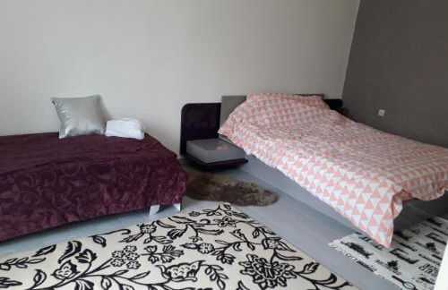 Maison plain pied, 2 chambres, longère typique , fraiche, dans bourg avec tous commerces - Foto 25